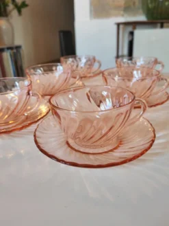 Service Arcoroc en verre rose