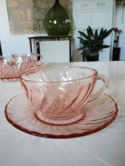 Service Arcoroc en verre rose