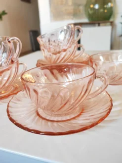 Service Arcoroc en verre rose