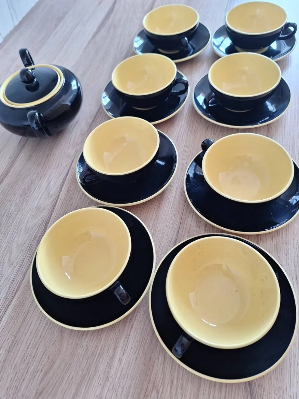 Service à café avec sucrier noir et jaune Villeroy et Boch années 60