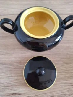 Service à café avec sucrier noir et jaune Villeroy et Boch années 60
