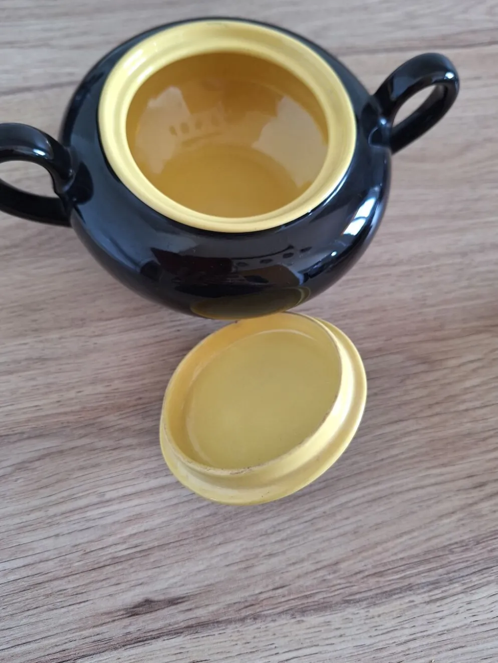 Service à café avec sucrier noir et jaune Villeroy et Boch années 60