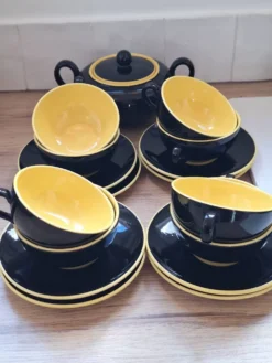 Service à café avec sucrier noir et jaune Villeroy et Boch années 60
