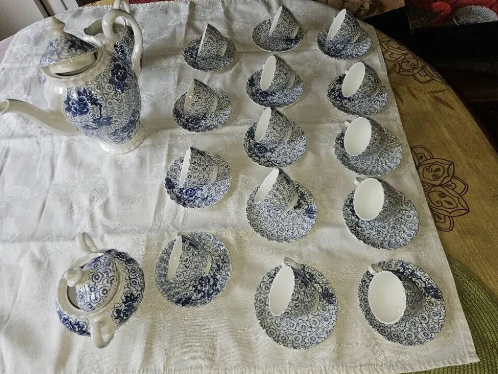 Service à café complet 14 personnes - Johnson Brothers "Lotus"