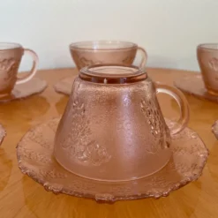 Service à café de 6 tasses en verre rose vintage