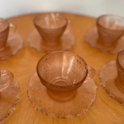 Service à café de 6 tasses en verre rose vintage