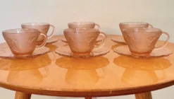 Service à café de 6 tasses en verre rose vintage