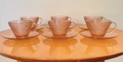 Service à café de 6 tasses en verre rose vintage