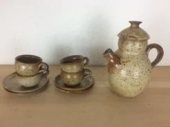 Service à café ou thé en grès, tasses et théière