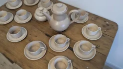 Service à café vintage en grès Les Potiers de l’Abbaye – 12 personnes
