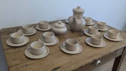 Service à café vintage en grès Les Potiers de l’Abbaye – 12 personnes
