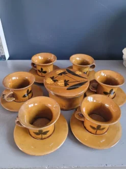 Service à café vintage en porcelaine