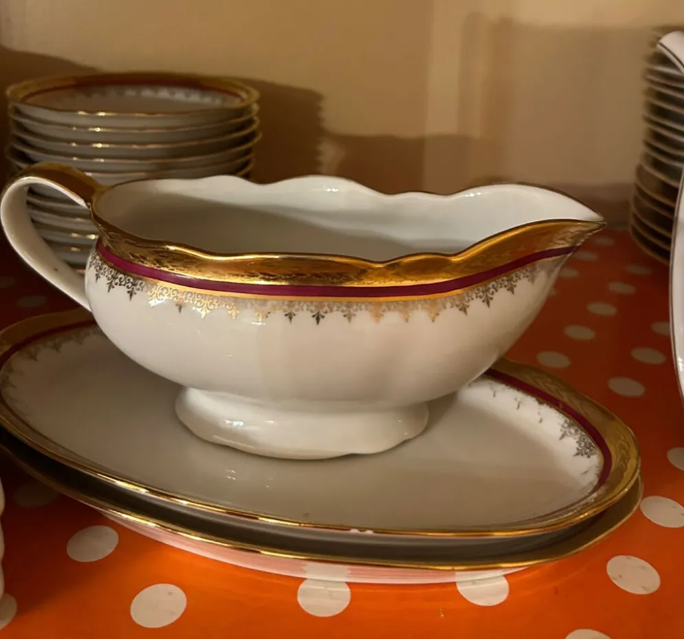Service complet 78 pièces en porcelaine de Limoges filet or