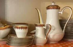 Service complet 78 pièces en porcelaine de Limoges filet or