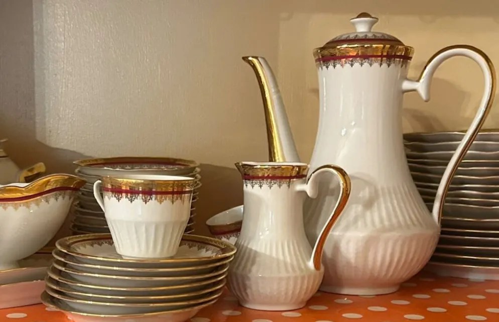 Service complet 78 pièces en porcelaine de Limoges filet or