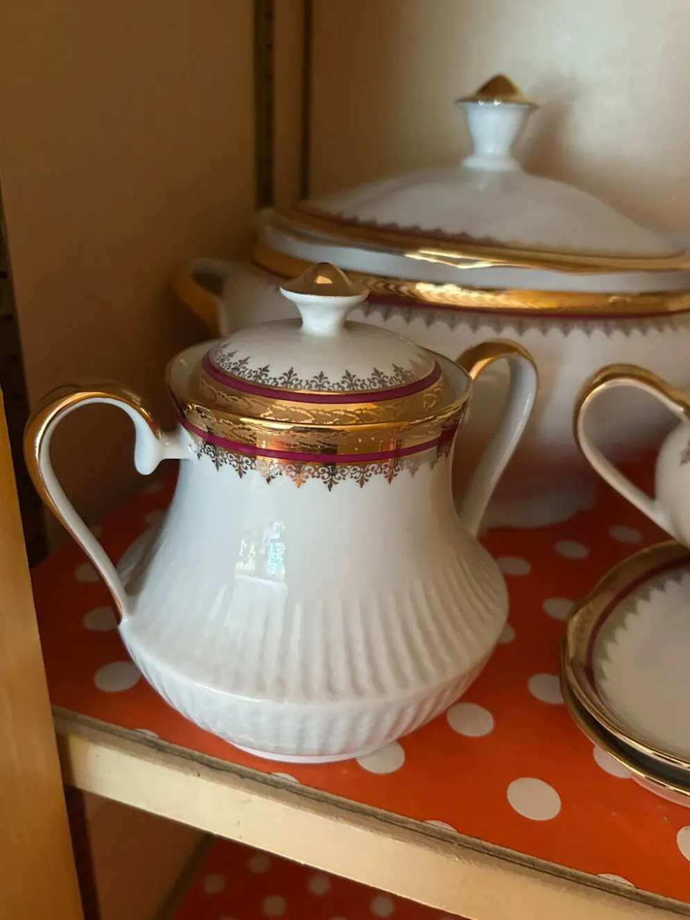 Service complet 78 pièces en porcelaine de Limoges filet or