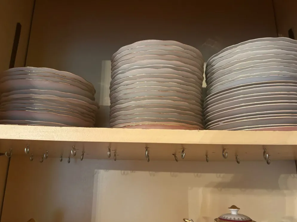 Service complet 78 pièces en porcelaine de Limoges filet or