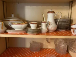 Service complet 78 pièces en porcelaine de Limoges filet or