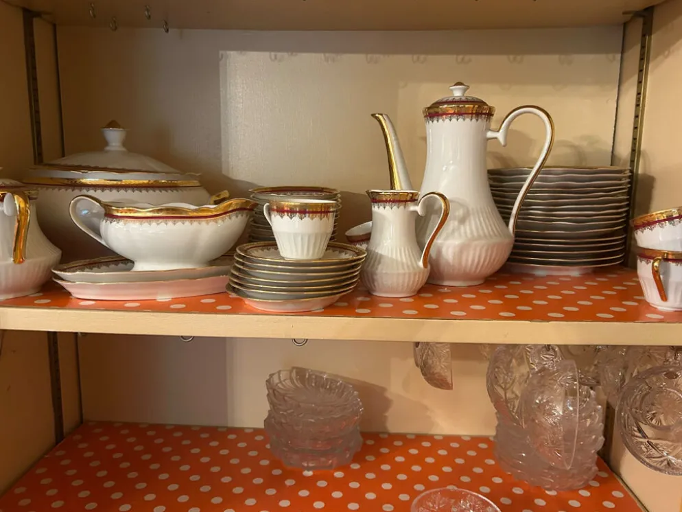 Service complet 78 pièces en porcelaine de Limoges filet or