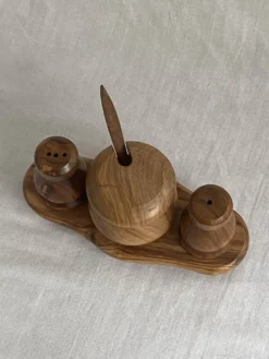 Service à condiment (sel, poivre et moutarde) en bois d’olivier