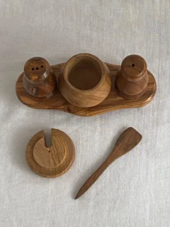 Service à condiment (sel, poivre et moutarde) en bois d’olivier