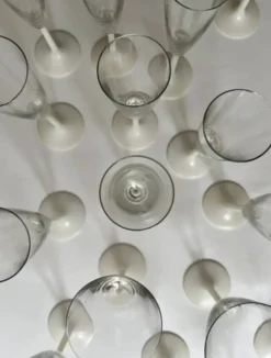 Service 9 coupes a champagne en verre et verre dépoli opaline, France 1970
