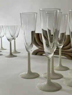 Service 9 coupes a champagne en verre et verre dépoli opaline, France 1970