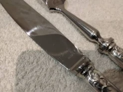 Service à découper 2 pièces en metal argenté orfèvre Ercuis Louis XV
