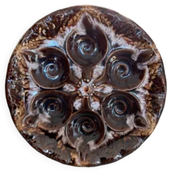 Service de 6 assiettes à escargots, signé Vallauris