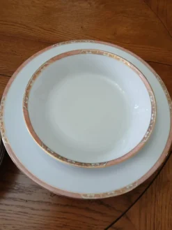 Service de 22 assiettes plates et 6 creuses "Auray" - Philippe Deshoulières