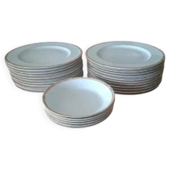 Service de 22 assiettes plates et 6 creuses 