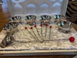 Service de cerises à l’alcool