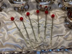 Service de cerises à l’alcool
