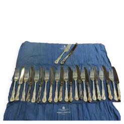 Service de 12 couteaux et 12 fourchettes Mappin and Webb en métal argenté