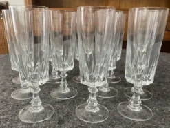 Service de divers à pied en verre détaillé–vintage
