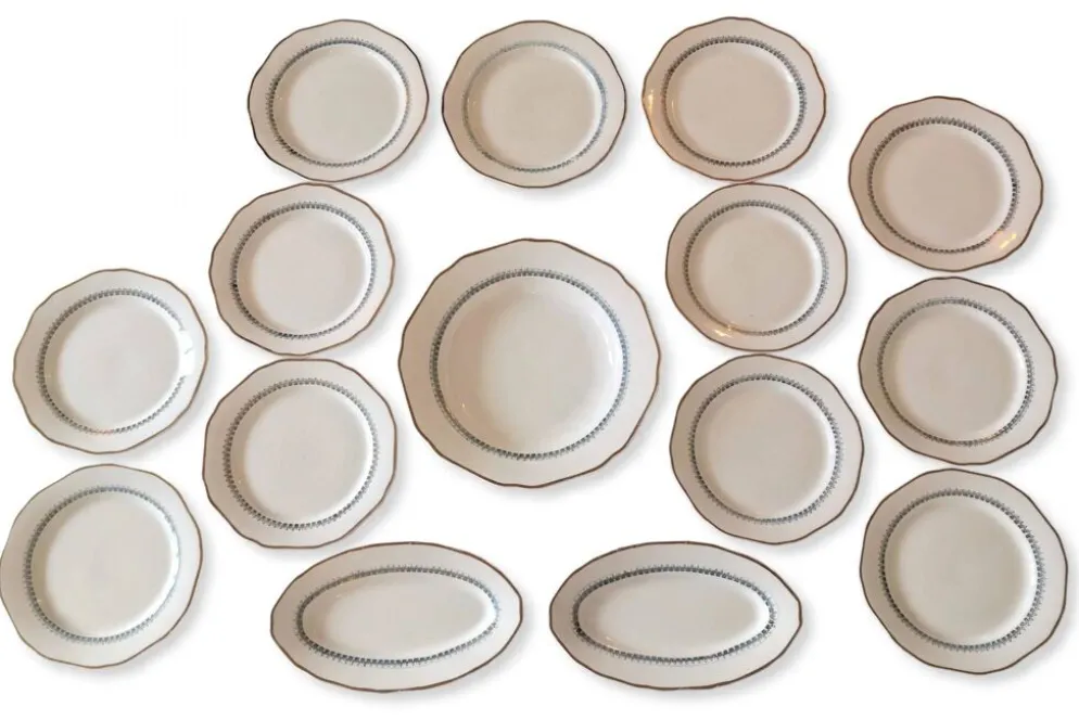 Service de 13 pièces en faiance de Longwy. Modèle Auteuil 10 assiettes, 1 ,