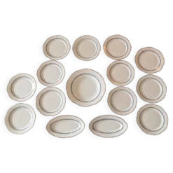 Service de 13 pièces en faiance de Longwy. Modèle Auteuil 10 assiettes, 1 ,