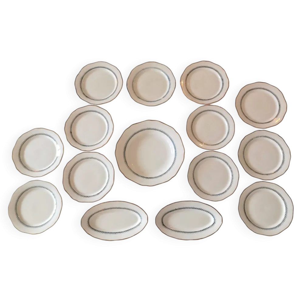 Service de 13 pièces en faiance de Longwy. Modèle Auteuil 10 assiettes, 1 ,