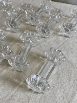 Service de 10 porte-couteaux cristal moulé XIXé s. fleur