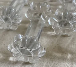 Service de 10 porte-couteaux cristal moulé XIXé s. fleur