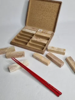 Service de 12 porte-couteaux en onyx veiné, coffret d'origine années 70