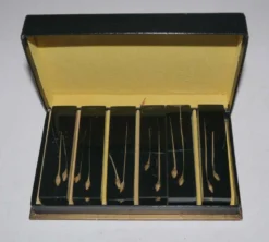 Service de 6 porte couteaux en résine et inclusion années 60's
