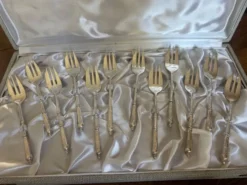 Service à dessert métal argenté style Louis XVI – SFAM – début XXe