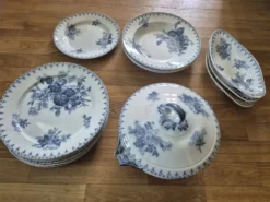 Service de table ancien Sarreguemines U&C Flore – 17 pièces