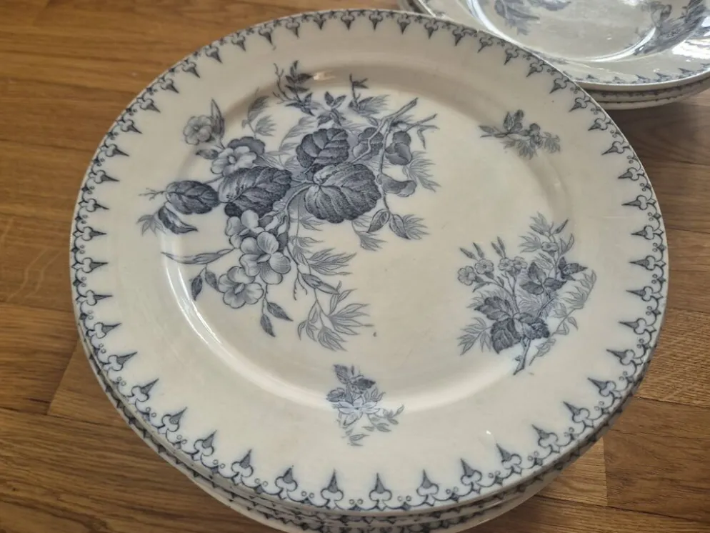 Service de table ancien Sarreguemines U&C Flore – 17 pièces