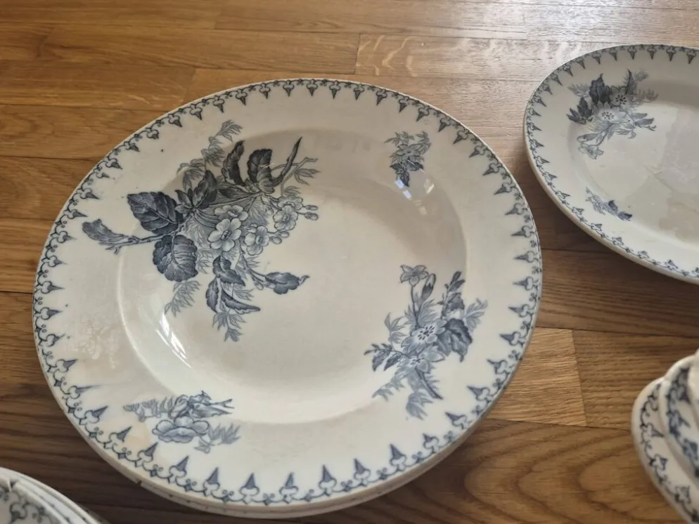 Service de table ancien Sarreguemines U&C Flore – 17 pièces