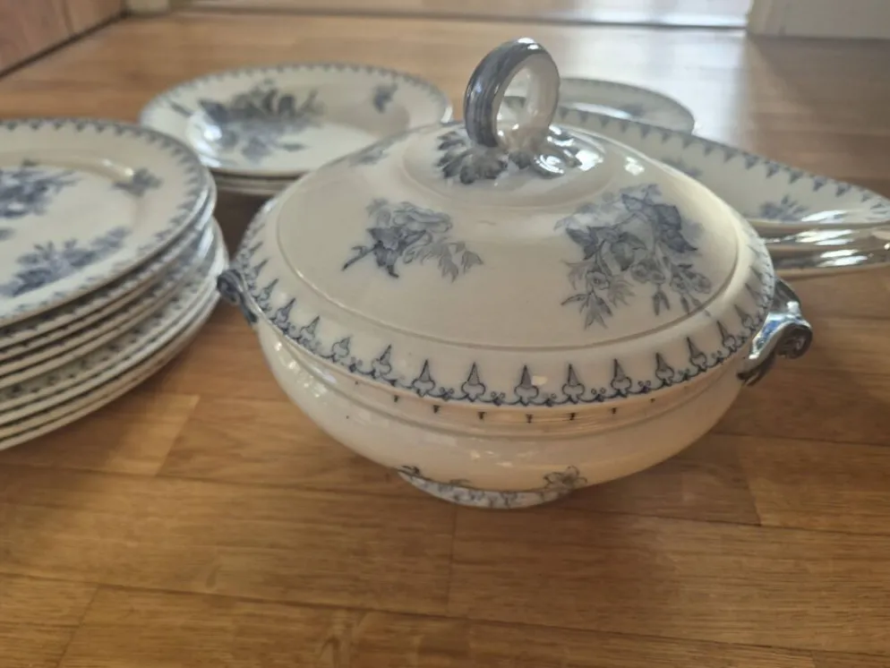 Service de table ancien Sarreguemines U&C Flore – 17 pièces