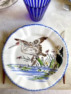 Service de table assiettes et plats Gien modèle grands oiseaux