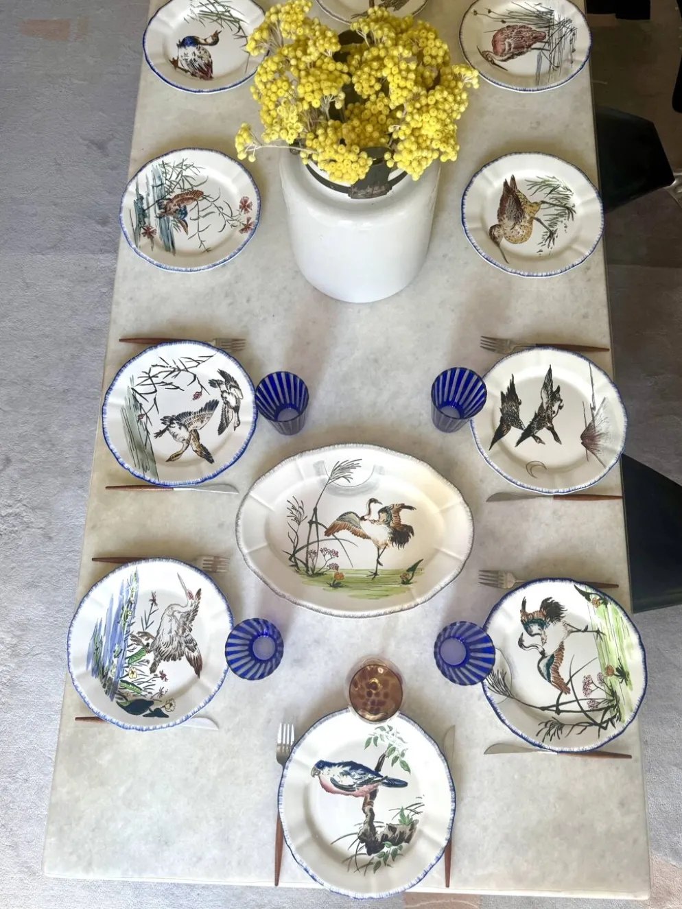 Service de table assiettes et plats Gien modèle grands oiseaux