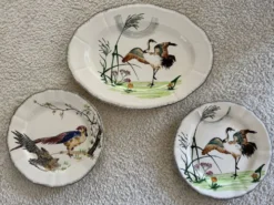 Service de table assiettes et plats Gien modèle grands oiseaux